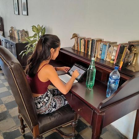 Casa Yoly Hostel غرناطة المظهر الخارجي الصورة