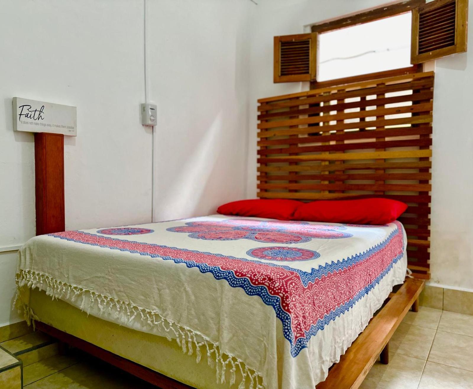 Casa Yoly Hostel غرناطة المظهر الخارجي الصورة
