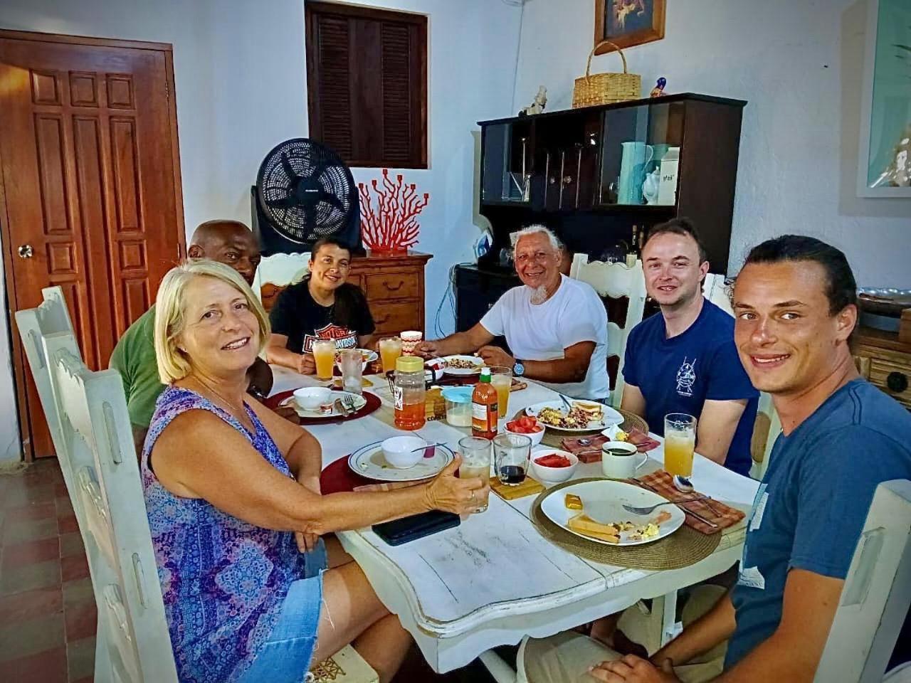 Casa Yoly Hostel غرناطة المظهر الخارجي الصورة
